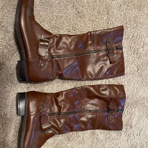 Brown boots, worn once